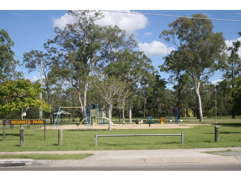 16 Bennett Drive, Regents Park QLD 4118