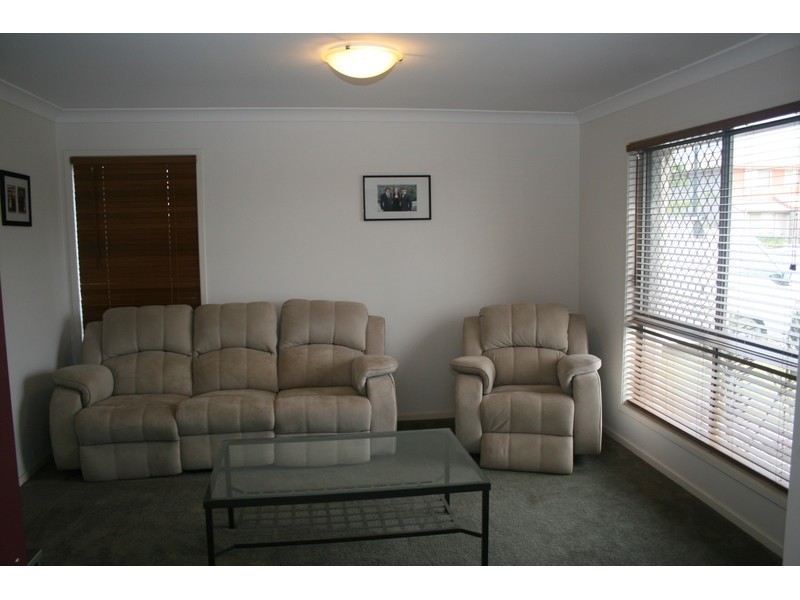 32 Sunrise Crescent, Regents Park QLD 4118