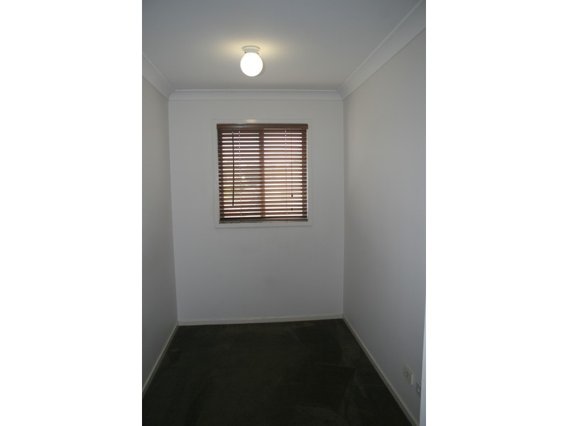 32 Sunrise Crescent, Regents Park QLD 4118