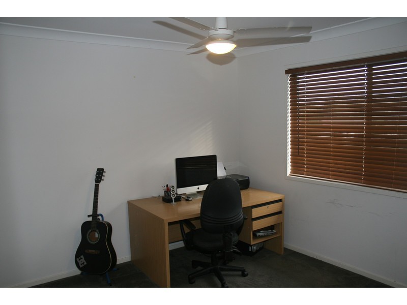 32 Sunrise Crescent, Regents Park QLD 4118