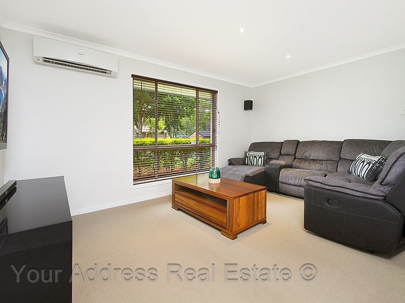 10 Windsong Court, Hillcrest QLD 4118