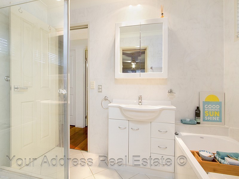 41 Regency Drive, Regents Park QLD 4118