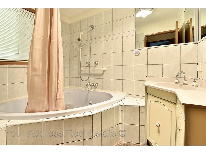 15 Acorus Court, Regents Park QLD 4118