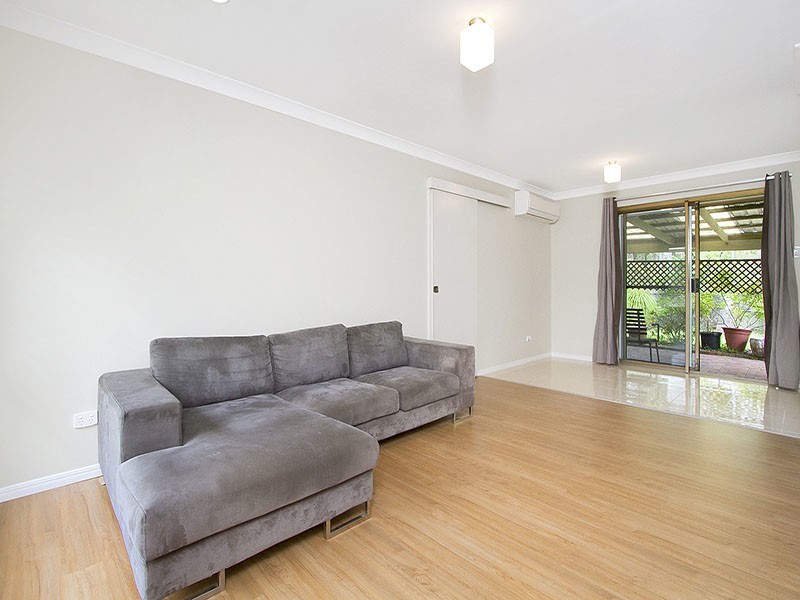 27 Bennett Drive, Regents Park QLD 4118