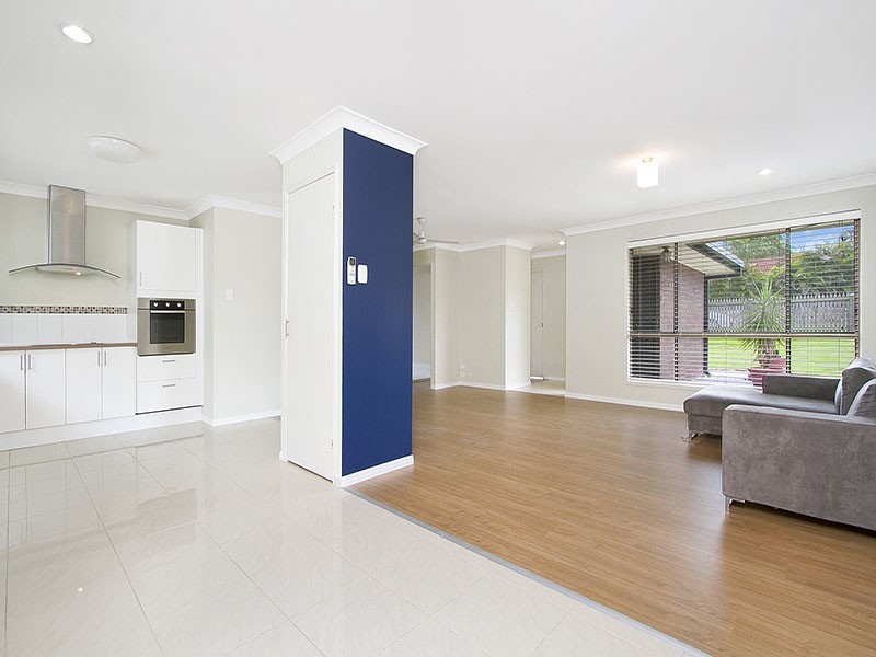 27 Bennett Drive, Regents Park QLD 4118