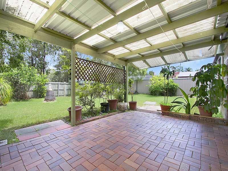 27 Bennett Drive, Regents Park QLD 4118