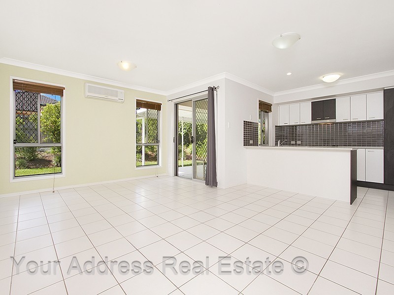 32 Sunrise Crescent, Regents Park QLD 4118