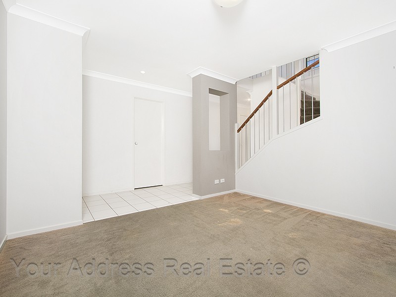 32 Sunrise Crescent, Regents Park QLD 4118