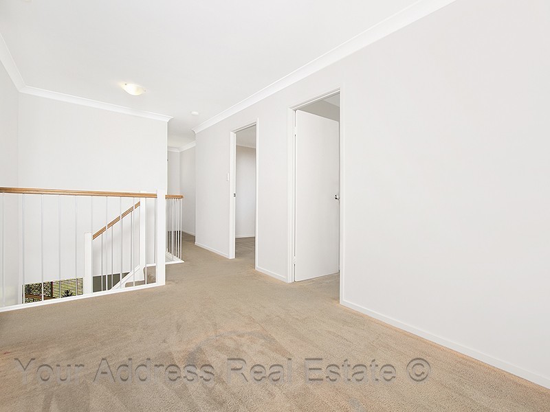 32 Sunrise Crescent, Regents Park QLD 4118