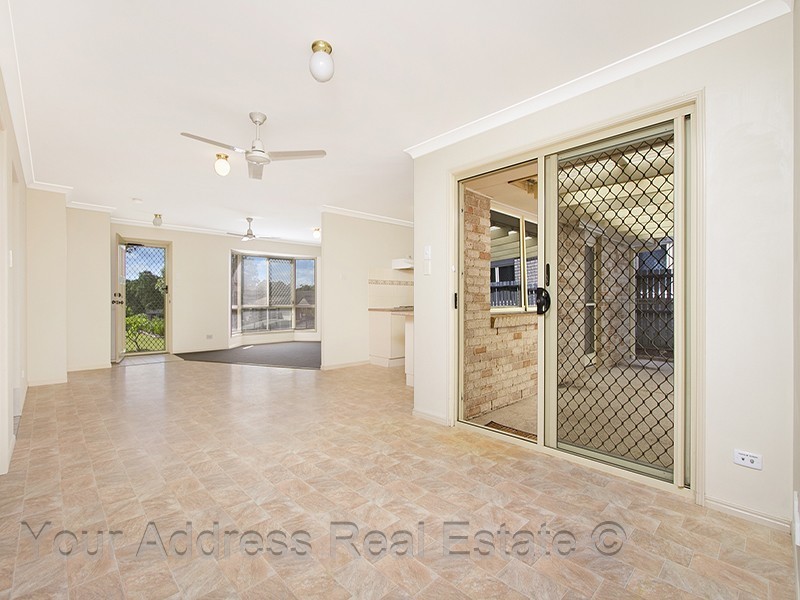 10 Isaac Court, Hillcrest QLD 4118