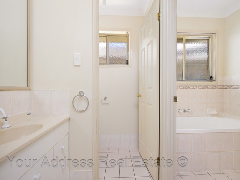 10 Isaac Court, Hillcrest QLD 4118