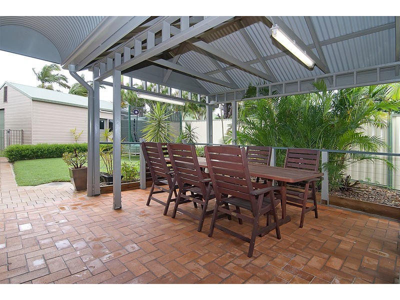 9 Redash Court, Regents Park QLD 4118