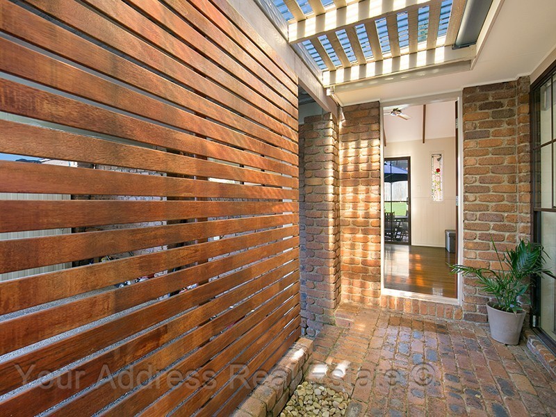18 Brentwood Drive, Daisy Hill QLD 4127