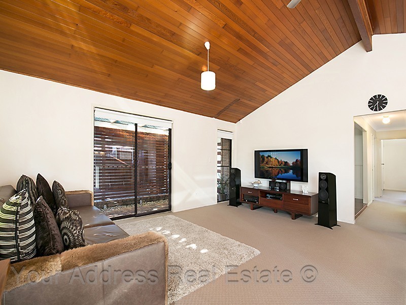 18 Brentwood Drive, Daisy Hill QLD 4127