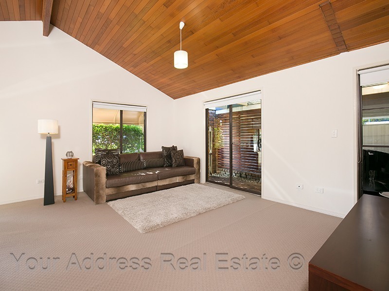 18 Brentwood Drive, Daisy Hill QLD 4127