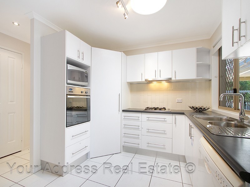 35 Bushland Drive, Regents Park QLD 4118