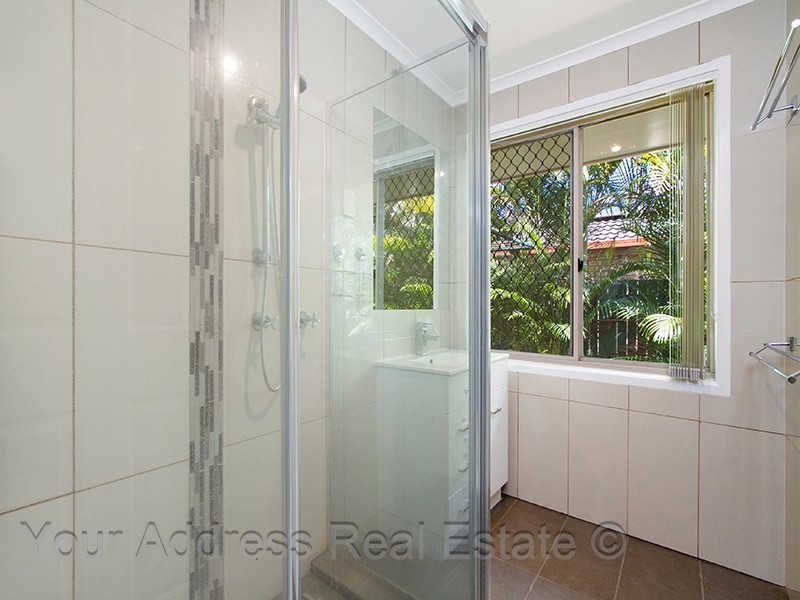 35 Bushland Drive, Regents Park QLD 4118