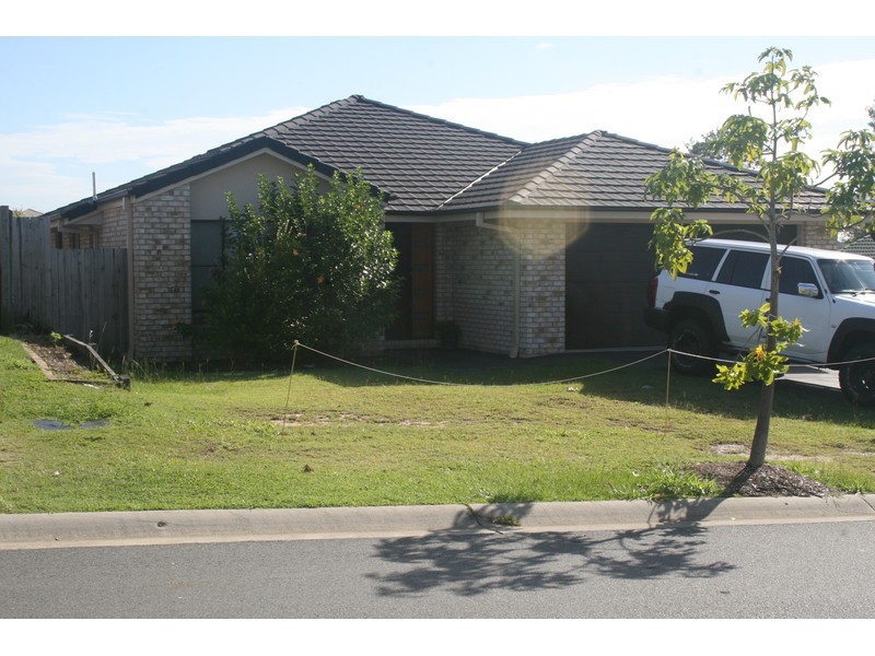 19 Charlton Place, Regents Park QLD 4118
