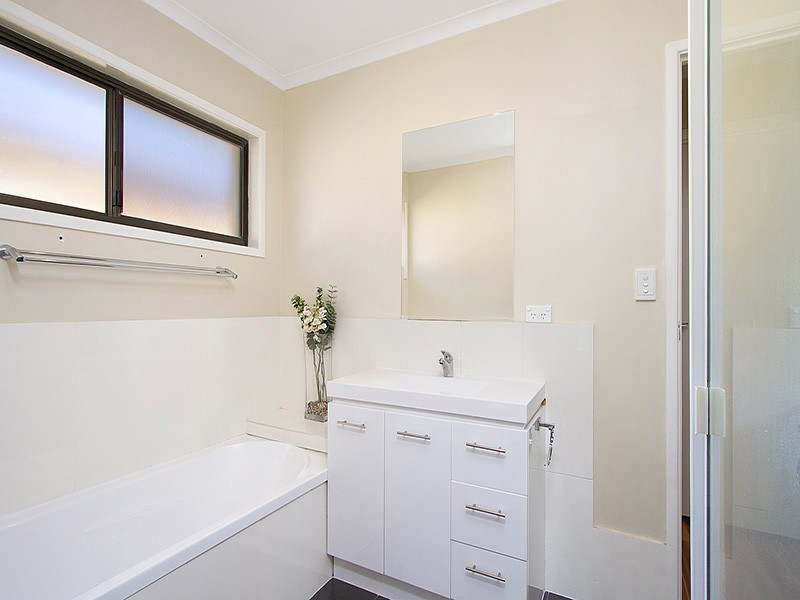 32 Bywater Street, Hillcrest QLD 4118
