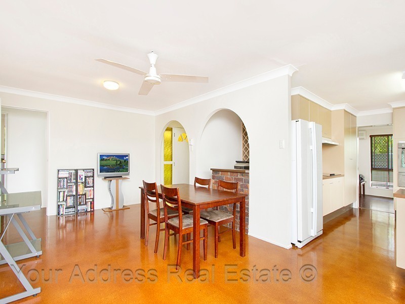 16 Silvertop Street, Hillcrest QLD 4118