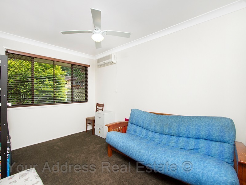 16 Silvertop Street, Hillcrest QLD 4118