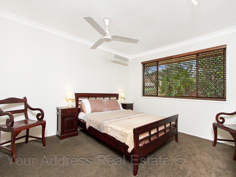 16 Silvertop Street, Hillcrest QLD 4118