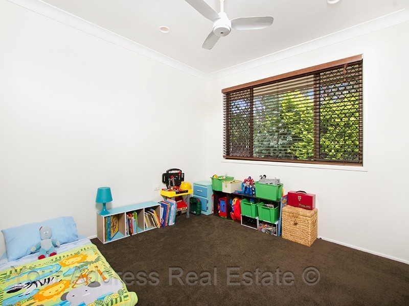 16 Silvertop Street, Hillcrest QLD 4118