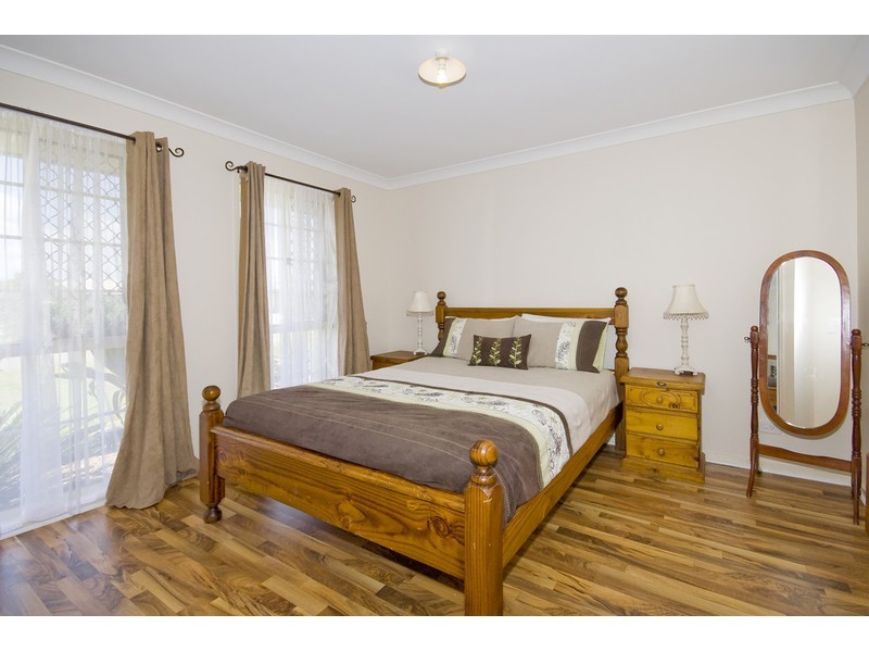 32 Lake Somerset Court, Logan Reserve QLD 4133