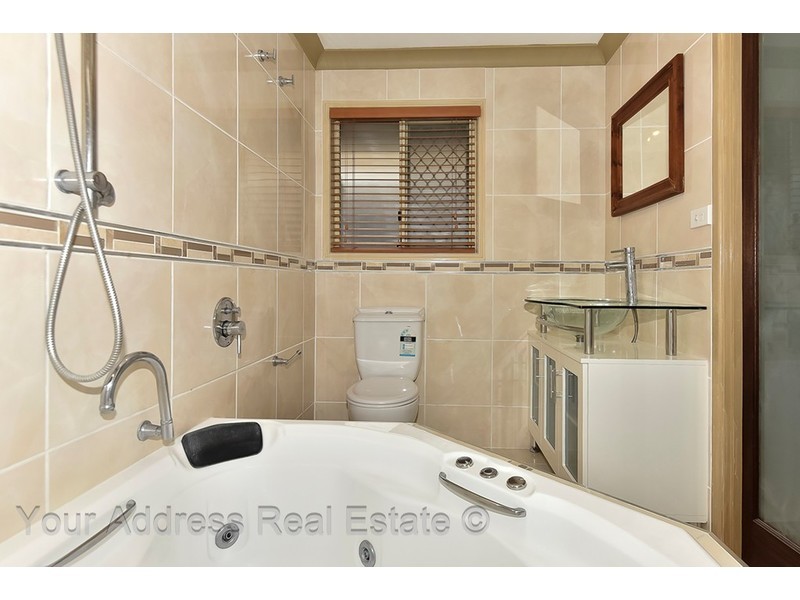 43 Benjamina Circuit, Regents Park QLD 4118