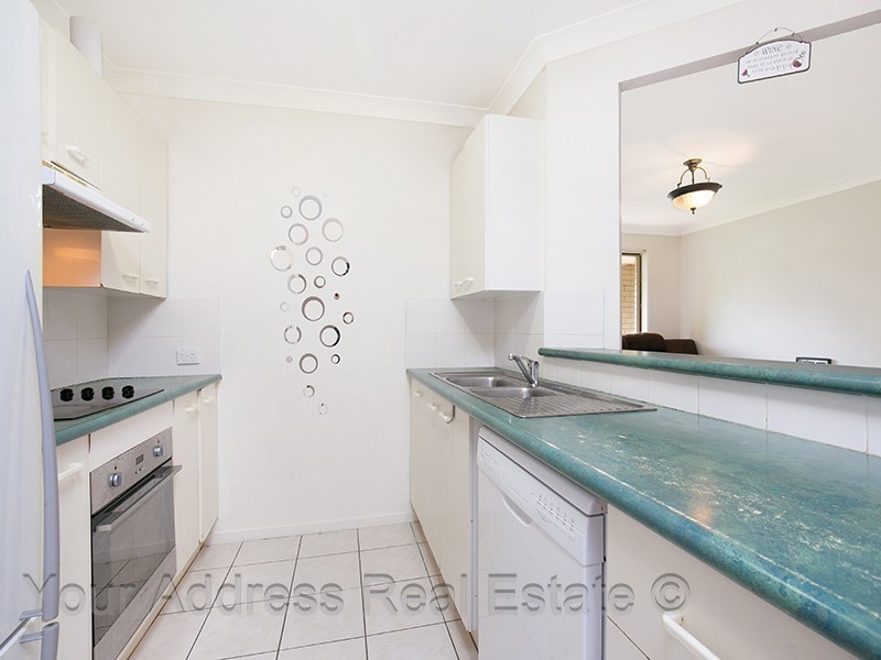 6 Ibrox Court, Regents Park QLD 4118