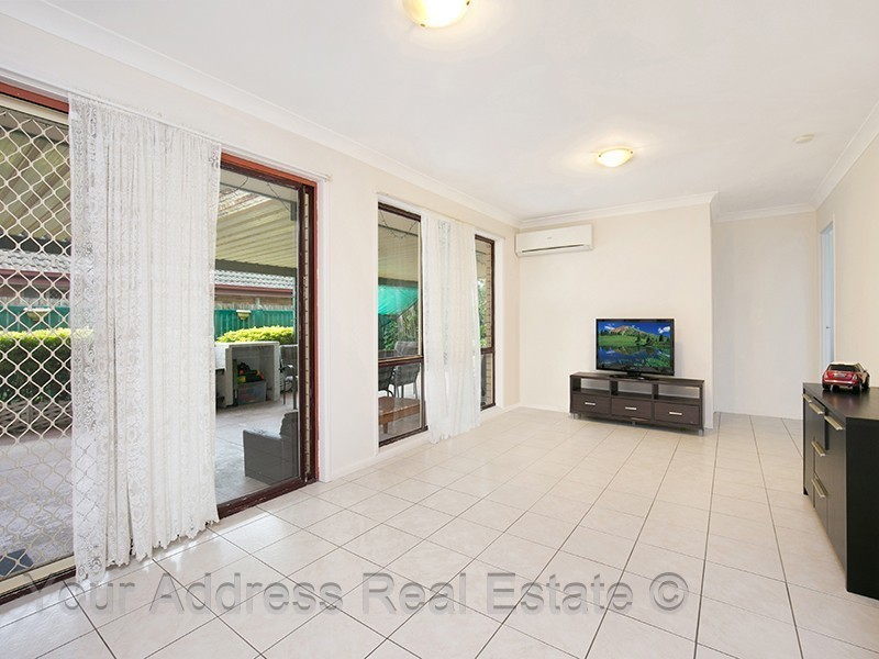6 Ibrox Court, Regents Park QLD 4118