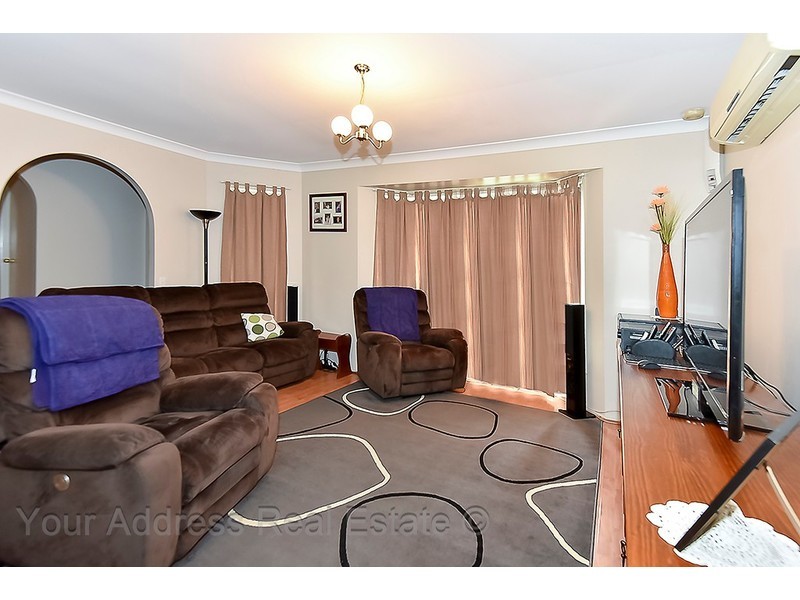 6 Bushland Drive, Regents Park QLD 4118