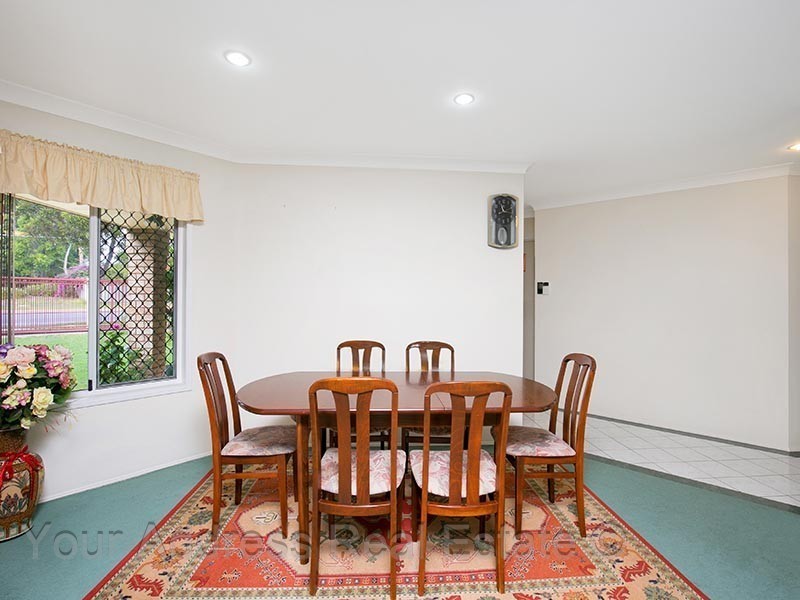 71 Middle Road, Hillcrest QLD 4118