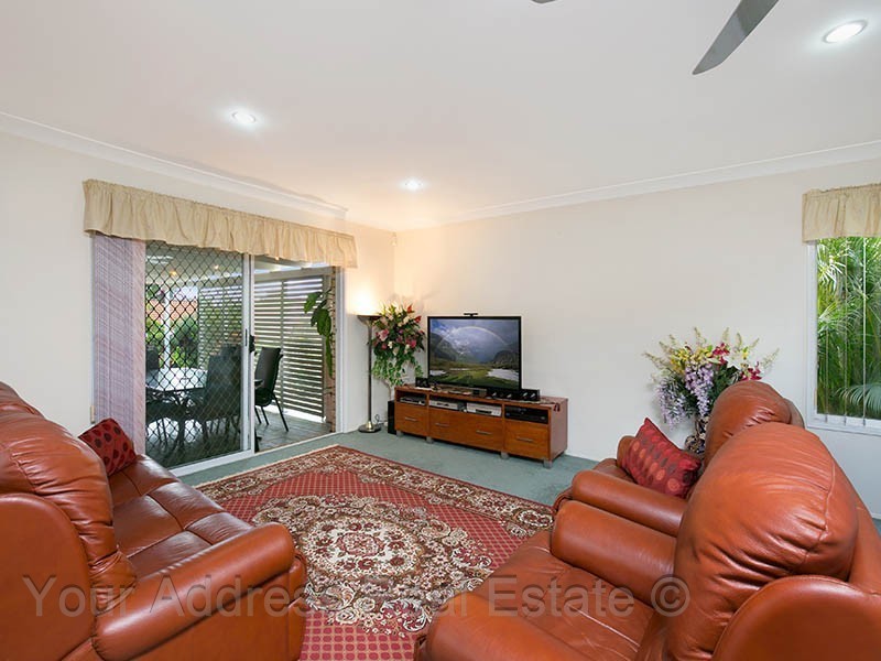 71 Middle Road, Hillcrest QLD 4118