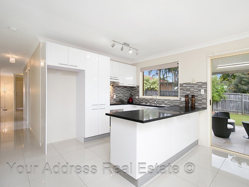 12 Mandeville Place, Regents Park QLD 4118