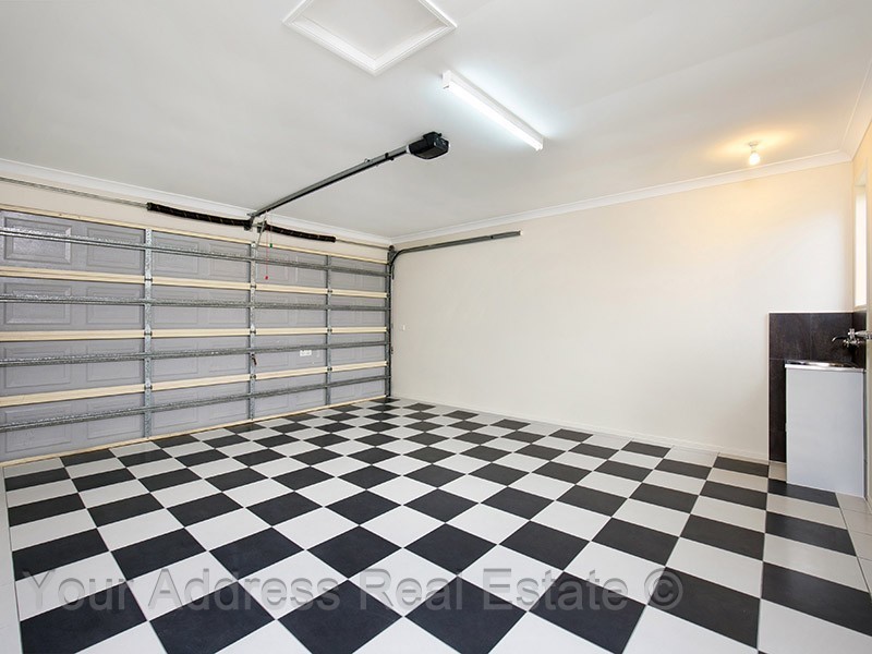 12 Mandeville Place, Regents Park QLD 4118