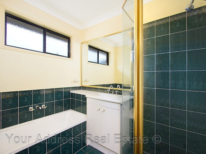 18 Standford Place, Regents Park QLD 4118