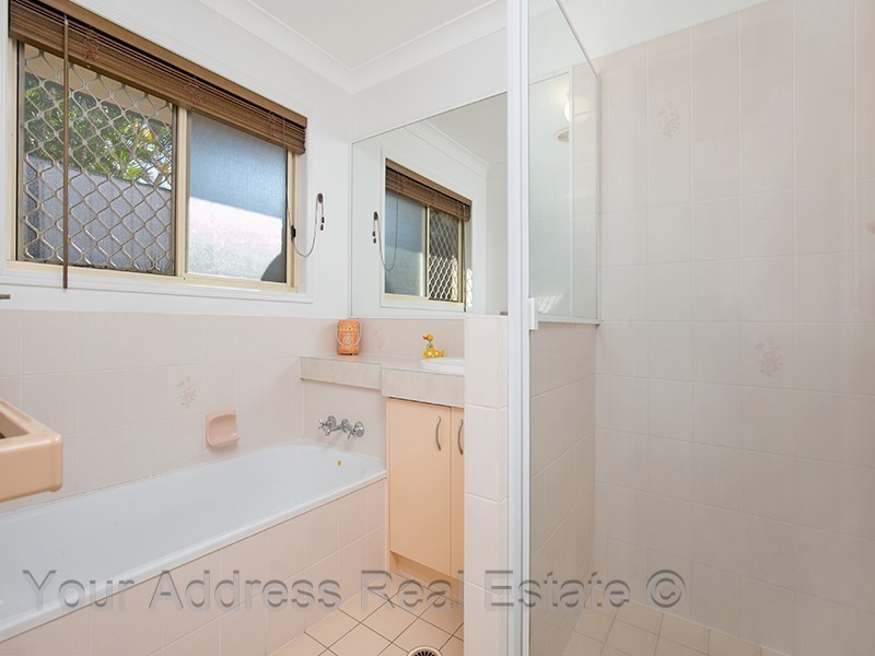 6 Silkyoak Court, Regents Park QLD 4118