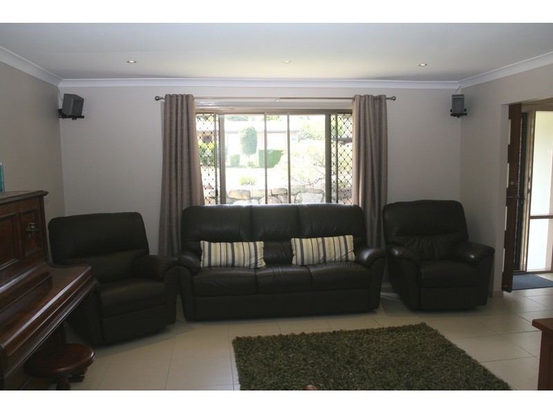 39 Newburn Street, Hillcrest QLD 4118