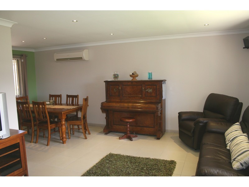 39 Newburn Street, Hillcrest QLD 4118