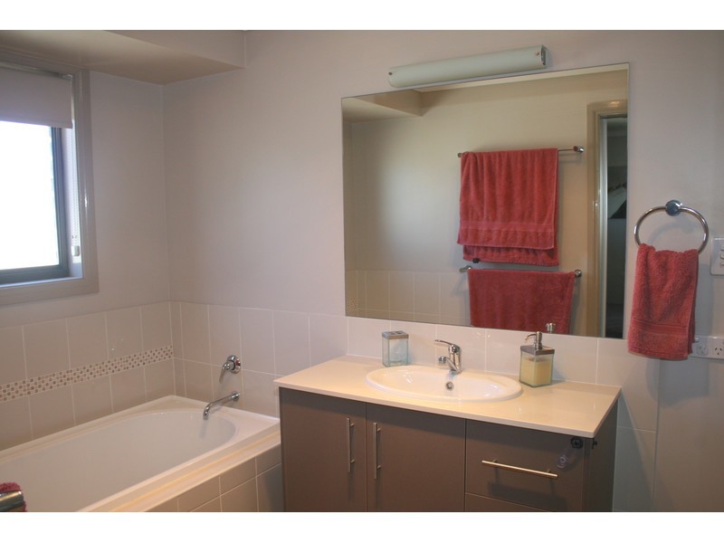 39 Newburn Street, Hillcrest QLD 4118