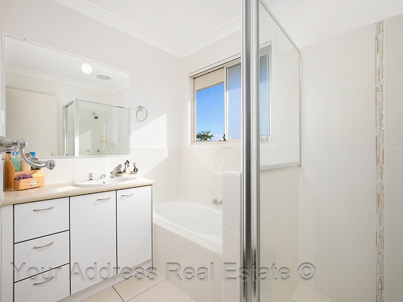 4 Tamsin Court, Regents Park QLD 4118