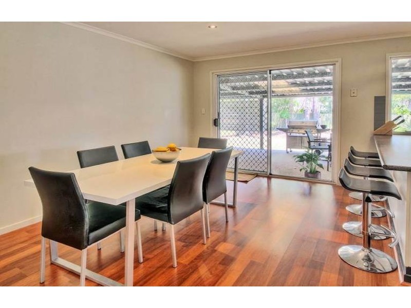 5 Paroo Place, Hillcrest QLD 4118