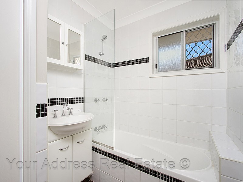 9 Conferta Place, Regents Park QLD 4118