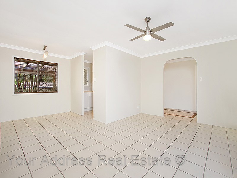 9 Conferta Place, Regents Park QLD 4118