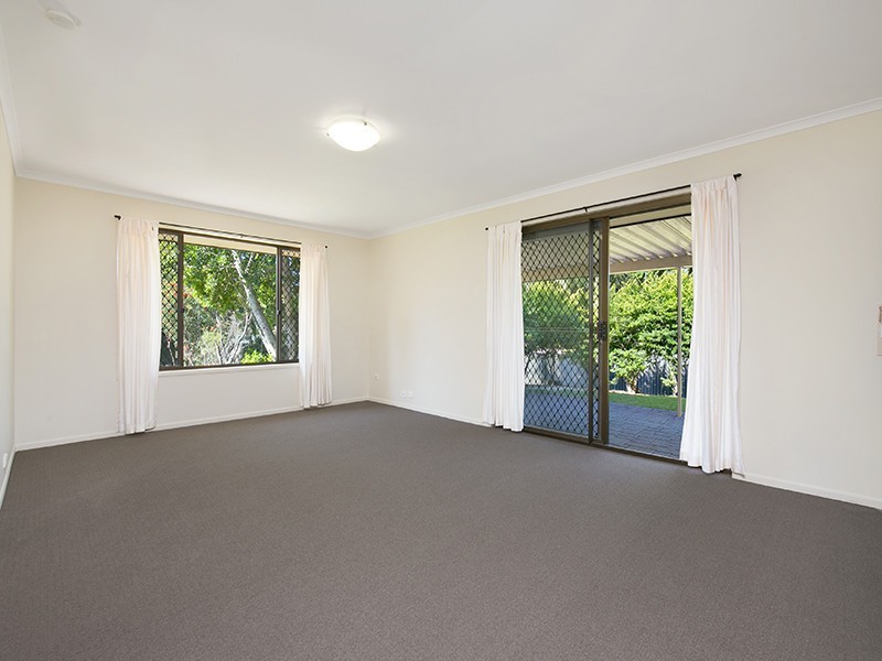 24 Parkroyal Crescent, Regents Park QLD 4118