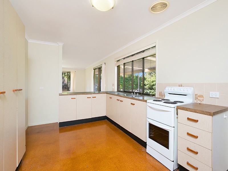 24 Parkroyal Crescent, Regents Park QLD 4118