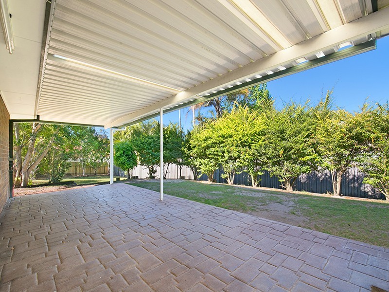 24 Parkroyal Crescent, Regents Park QLD 4118
