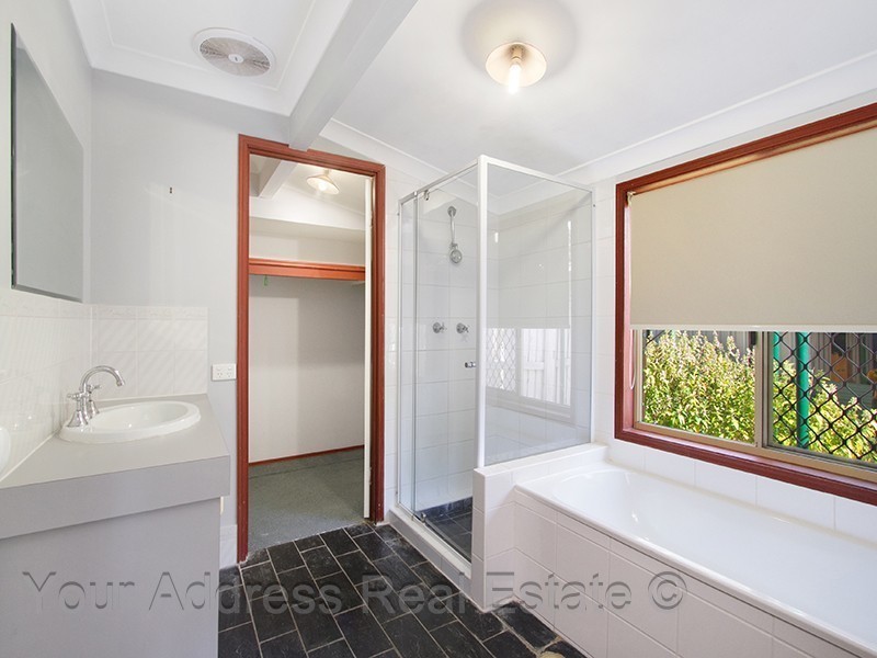 2 Kingvale Street, Regents Park QLD 4118