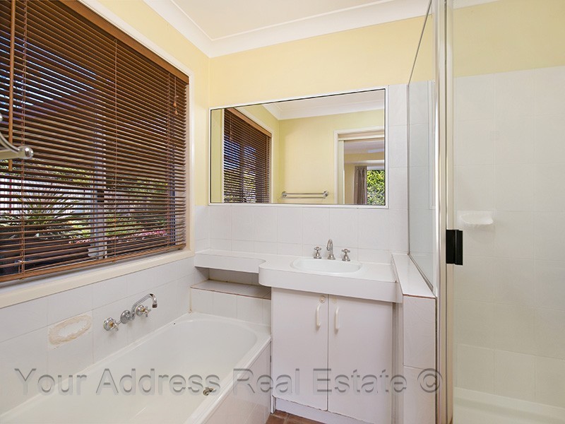 16 Lichen Court, Regents Park QLD 4118